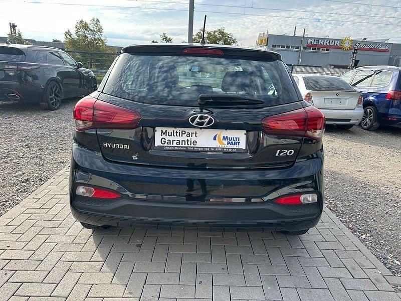 Gebraucht Hyundai i20 Select 75 PS (55 kW) 2019 Schwarz Kleinwagen