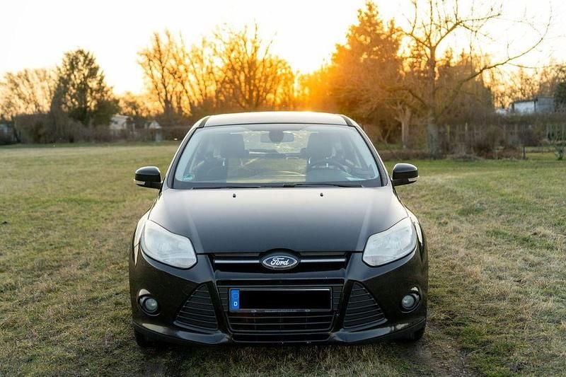 Gebraucht Ford Focus Trend 116 PS (85 kW) 2011 Schwarz Limousine