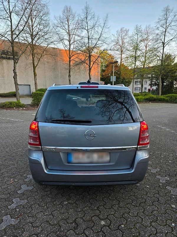 Gebraucht Opel Zafira 116 PS (85 kW) 2008 Silber Van / Kleinbus