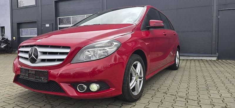 Gebraucht Mercedes B160 90 PS (66 kW) 2014 Rot Van / Kleinbus