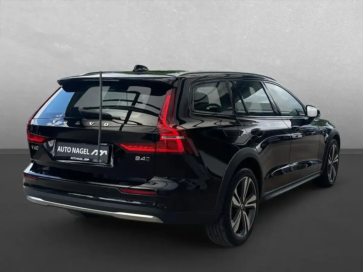 Gebraucht Volvo V60 Plus 197 PS (144 kW) 2023 Andere Kombi