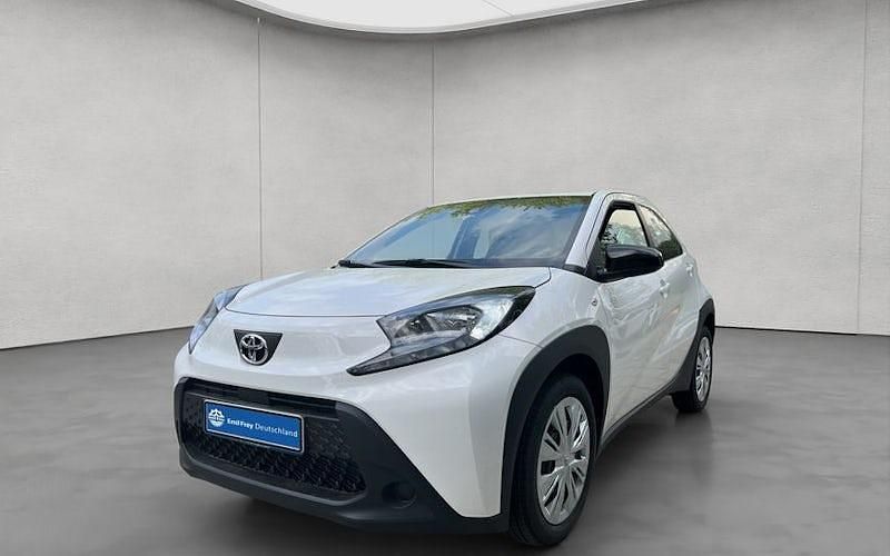Weiß Neu 2025 Toyota Aygo Play Kleinwagen | 15.990 € - Bild 1/4