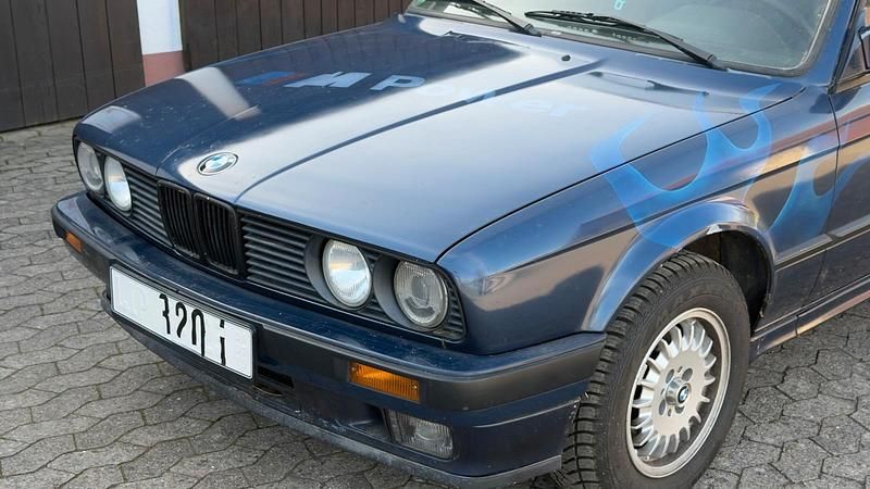 Gebraucht BMW 320 129 PS (94 kW) 1990 Blau Kombi