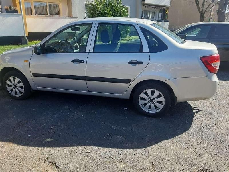 Gebraucht Lada Granta 87 PS (63 kW) 2015 Limousine