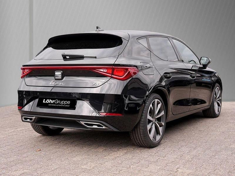 Neu Seat Leon FR 150 PS (110 kW) 2026 Mitternachtsschwarz Limousine