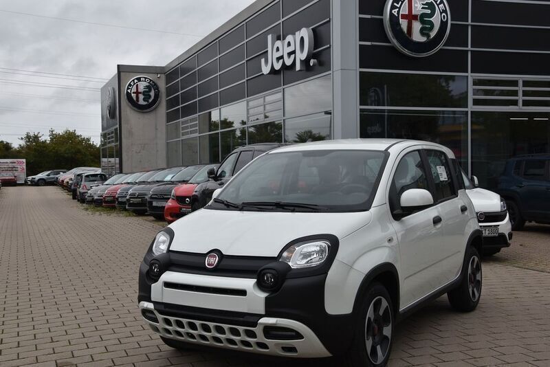 Weiß Gebraucht 2023 Fiat Panda Cross Cross Kleinwagen | 15.790 € (Etwas zu teuer) - Bild 1/4