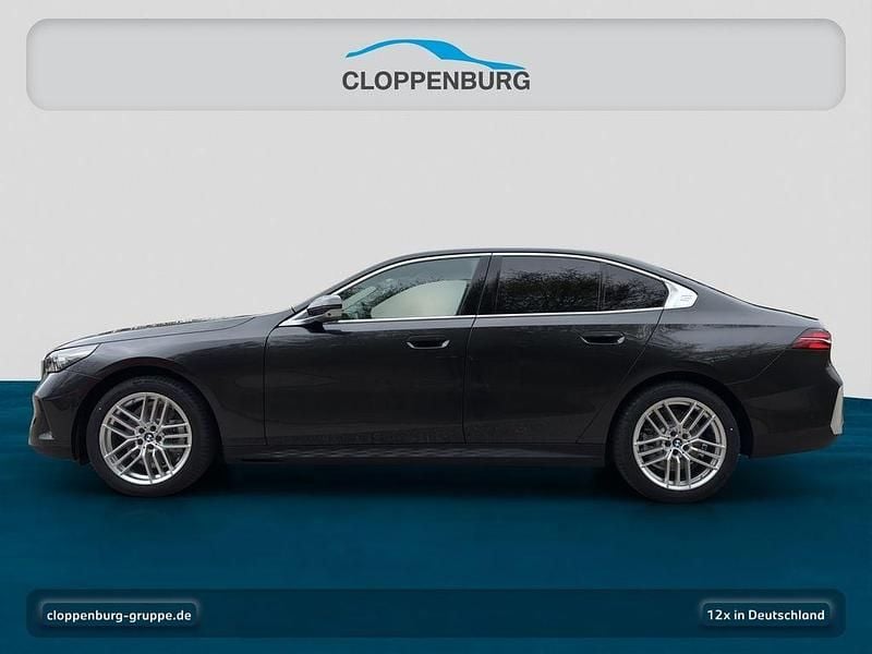 Neu BMW 520 Sport Line 197 PS (144 kW) 2025 Grau Limousine