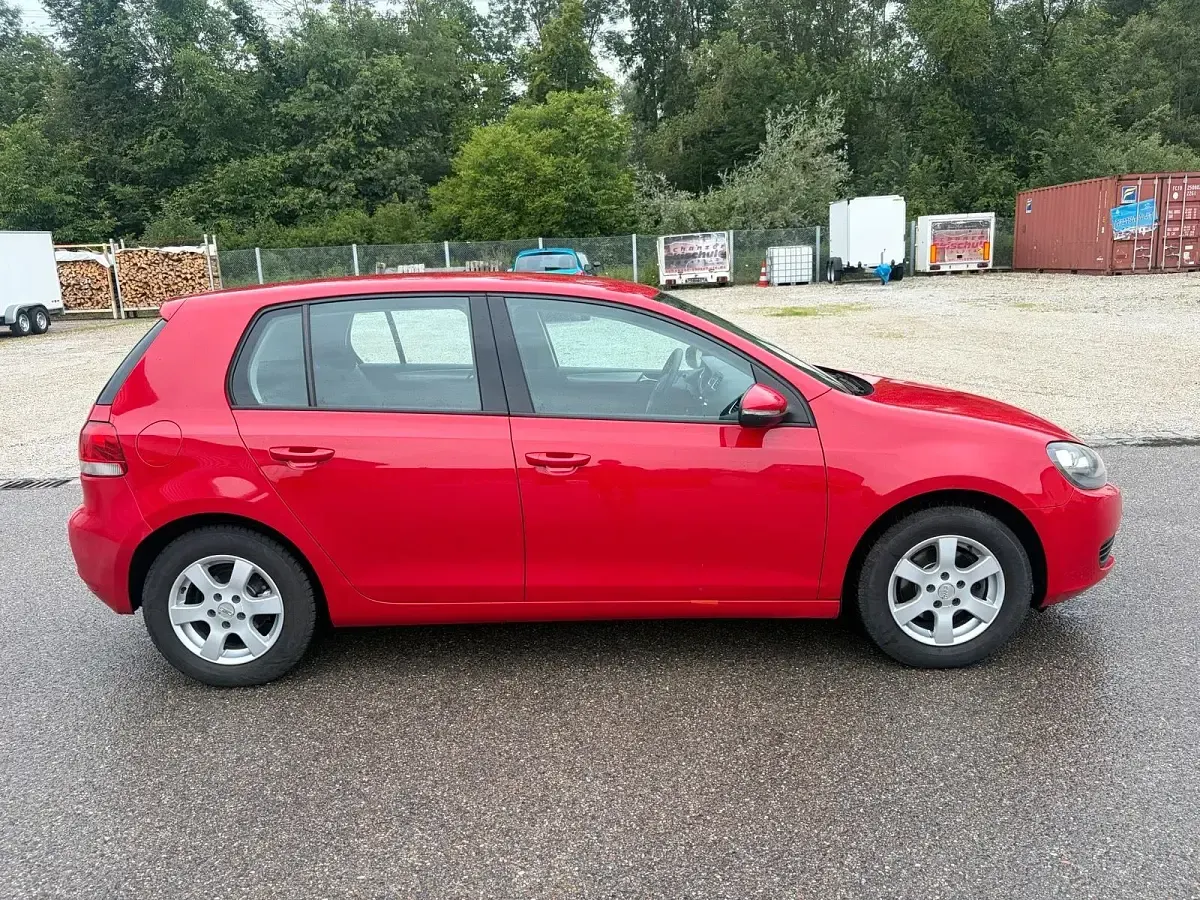 Gebraucht VW Golf VI Trendline 80 PS (58 kW) 2009 Rot Kleinwagen