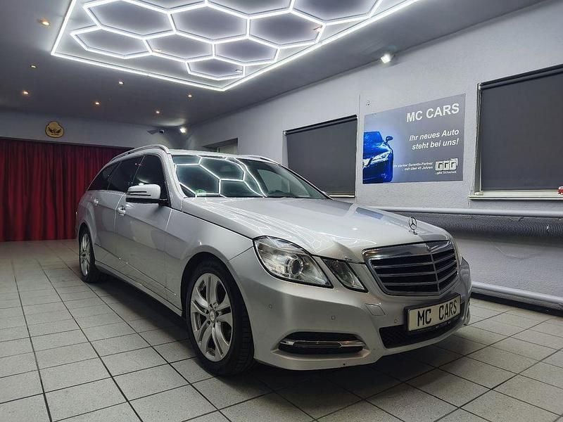 Silber Gebraucht 2012 Mercedes E220 Kombi | 7.499 € (Guter Preis) - Bild 1/4