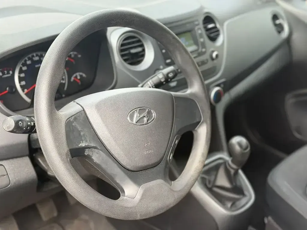 Gebraucht Hyundai i10 67 PS (49 kW) 2018 Grau Kleinwagen