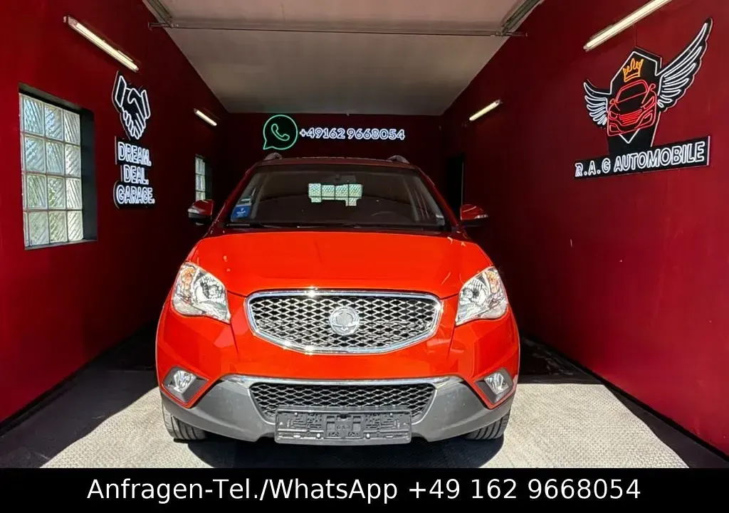 Gebraucht SsangYong Korando 175 PS (128 kW) 2011 Rot SUV