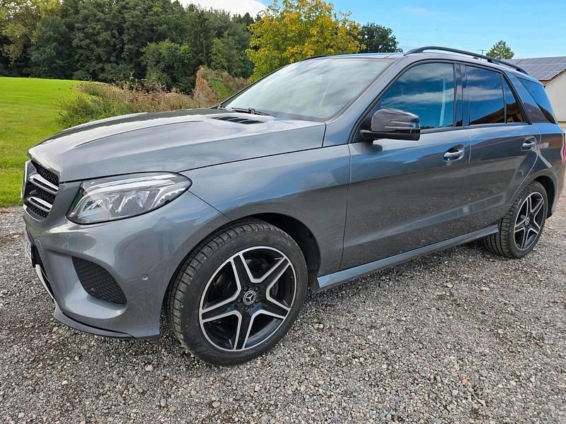 Grau Gebraucht 2017 Mercedes GLE350 SUV | 26.250 € (Guter Preis) - Bild 1/4