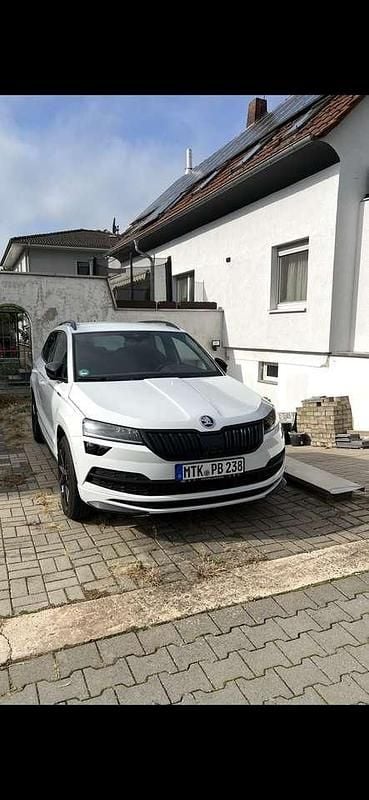 Weiß Gebraucht 2021 Skoda Karoq SportLine SUV | 24.499 € (Superpreis) - Bild 1/1