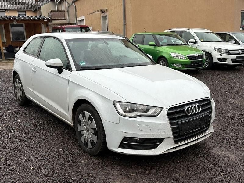 Gebraucht Audi A3 Attraction 105 PS (77 kW) 2014 Weiß Limousine