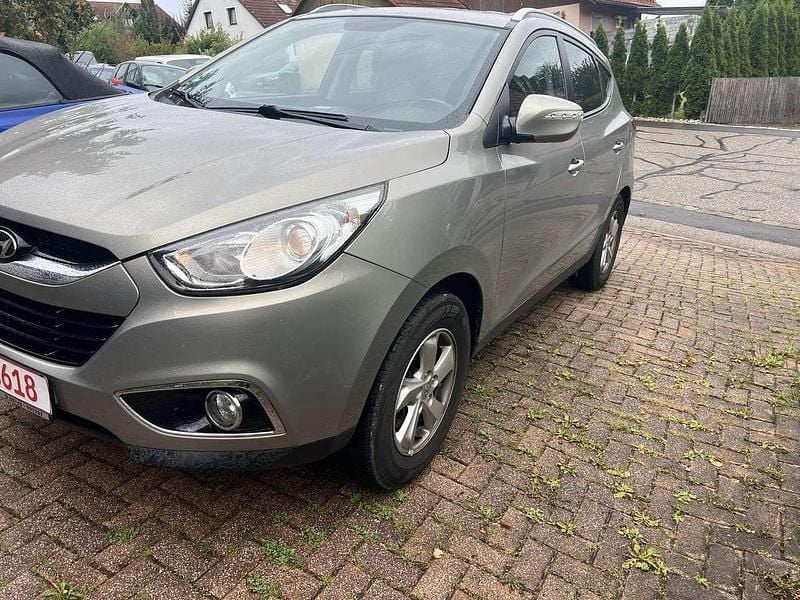Grau Gebraucht 2010 Hyundai ix35 Style SUV | 6.500 € (Guter Preis) - Bild 1/4