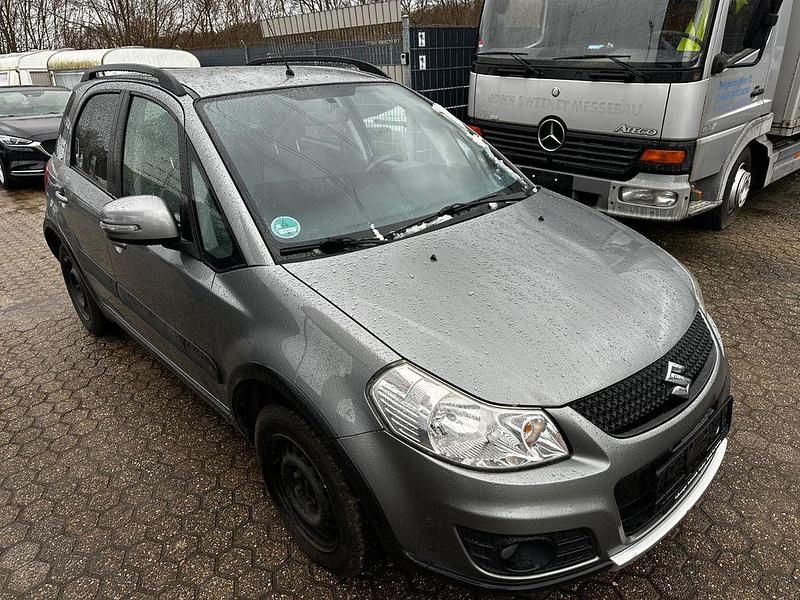 Gebraucht Suzuki SX4 Club 107 PS (78 kW) 2011 Grau Limousine