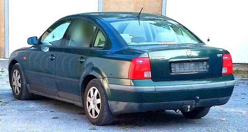 Grün Gebraucht 1996 VW Passat Limousine | 500 € (Fairer Preis) - Bild 1/4