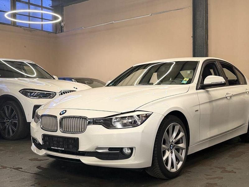 Gebraucht BMW 318 Sport Line 143 PS (105 kW) 2013 Weiß Limousine