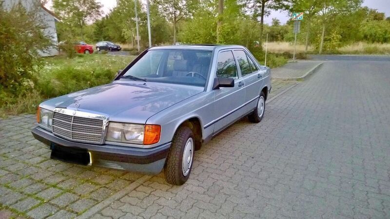 Gebraucht Mercedes 190 122 PS (89 kW) 1983 Blau Limousine