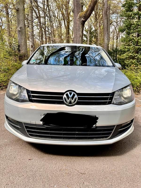 Second-hand VW Sharan 140 CP (102 kW) 2013 Argintiu Monovolum