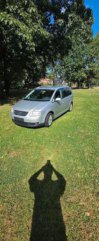 Silber Gebraucht 2006 VW Touran Highline Van / Kleinbus | 3.250 € (Etwas zu teuer) - Bild 1/4