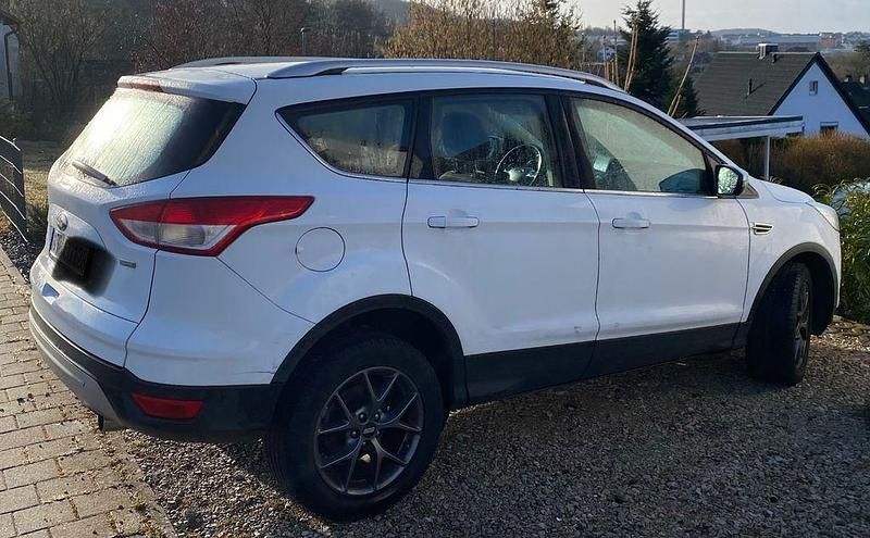 Gebraucht Ford Kuga Individual 150 PS (110 kW) 2014 Weiß SUV