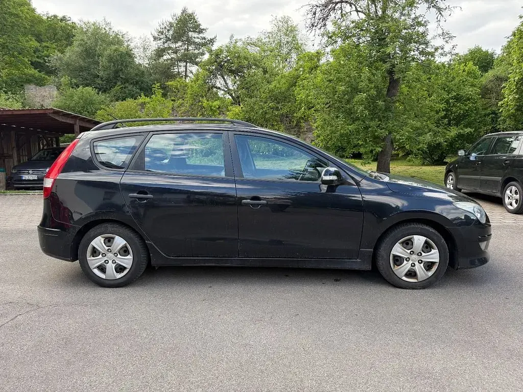 Gebraucht Hyundai i30 Classic 90 PS (66 kW) 2011 Schwarz Kombi