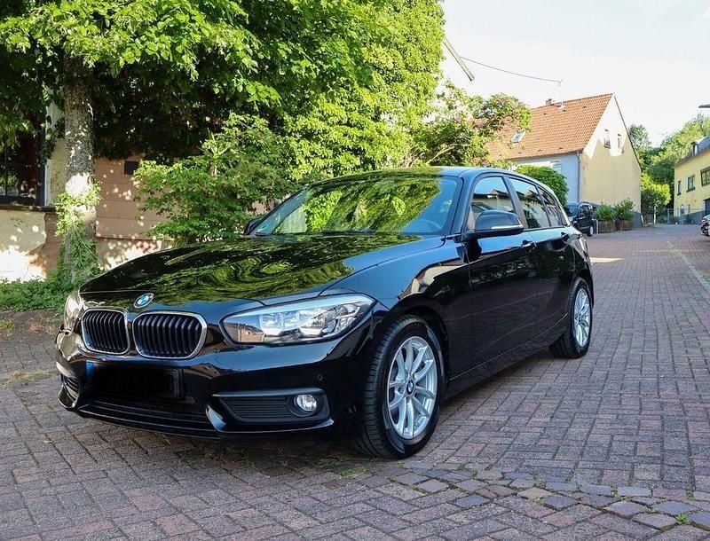 Schwarz Gebraucht 2018 BMW 118 Advantage Kleinwagen | 15.399 € (Guter Preis) - Bild 1/4