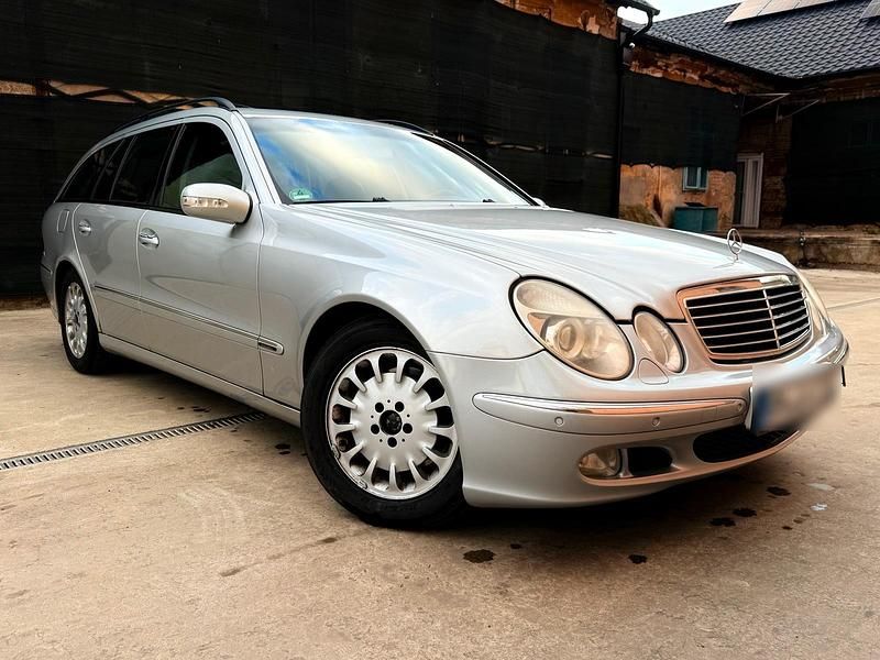 Grau Gebraucht 2003 Mercedes E320 Kombi | 2.750 € (Superpreis) - Bild 1/4
