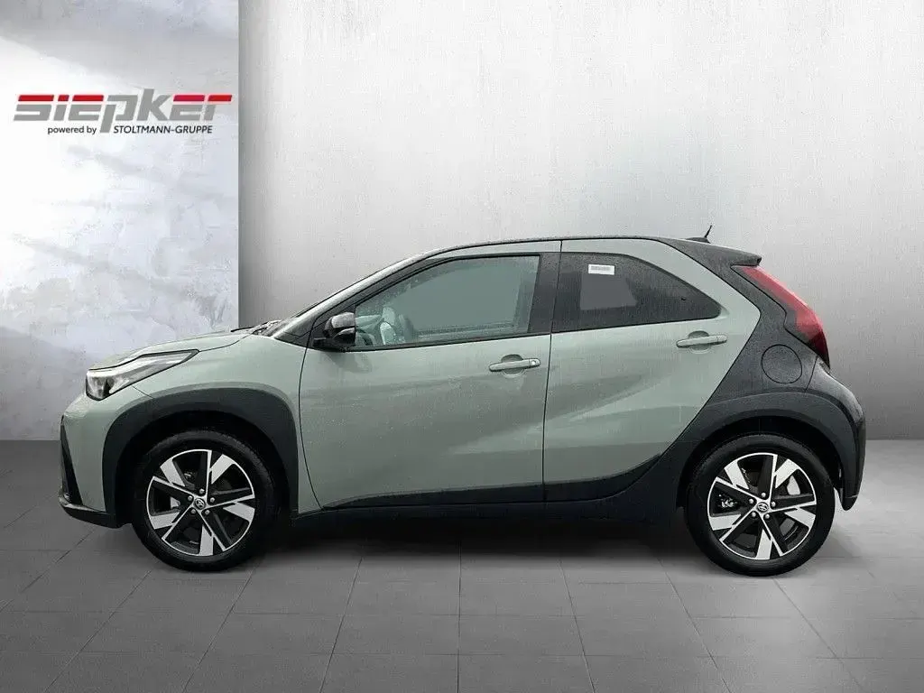 Neu Toyota Aygo X 116 PS (85 kW) 2026 Grün SUV