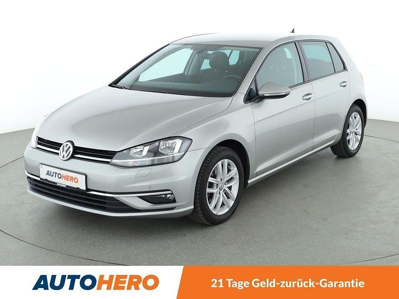 Silber Gebraucht 2017 VW Golf VII Comfortline Limousine | 14.430 € (Guter Preis) - Bild 1/3