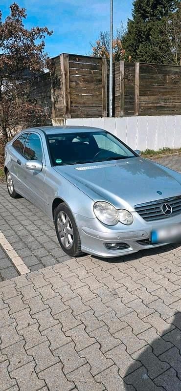 Gebraucht Mercedes C180 143 PS (105 kW) 2006 Silber Coupé