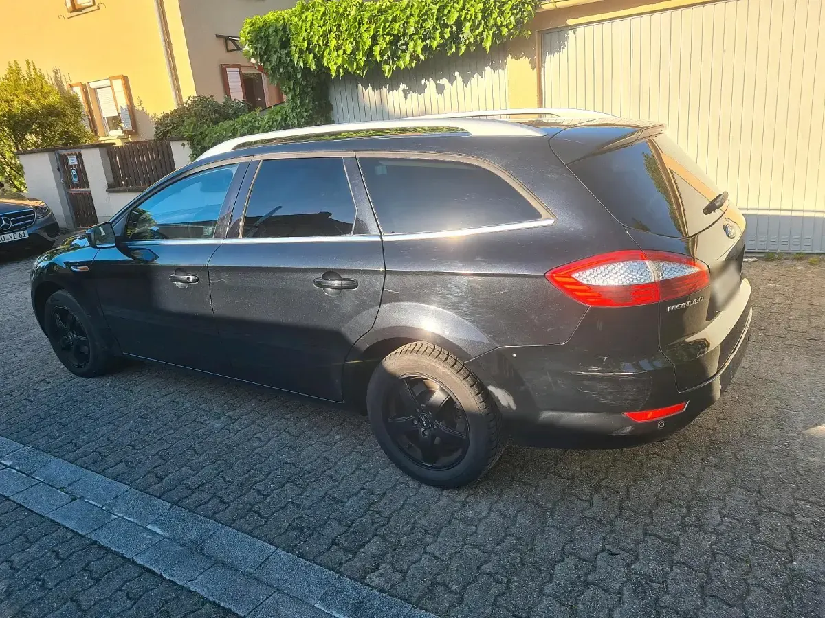 Gebraucht Ford Mondeo 140 PS (102 kW) 2010 Schwarz Kombi