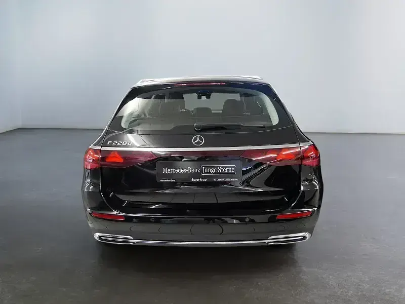 Gebraucht Mercedes E220 Avantgarde 197 PS (144 kW) 2025 Schwarz Limousine