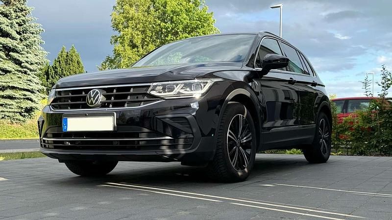Schwarz Gebraucht 2023 VW Tiguan Edition SUV | 35.000 € (Fairer Preis) - Bild 1/4