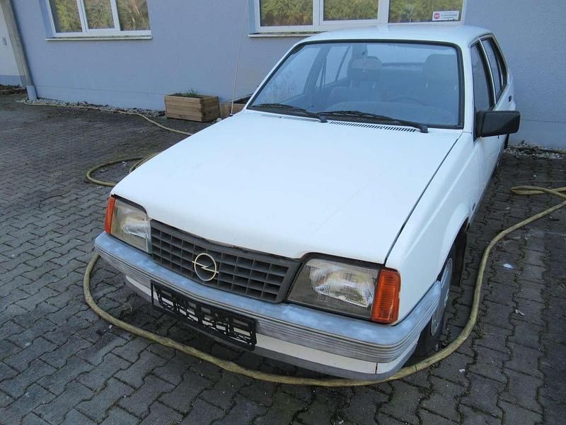 Gebraucht Opel Ascona 75 PS (55 kW) 1985 Weiß Limousine