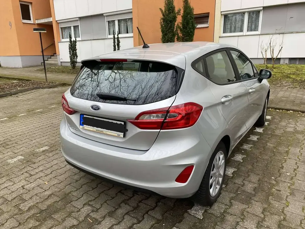 Gebraucht Ford Fiesta Trend 101 PS (74 kW) 2018 Silber Kleinwagen