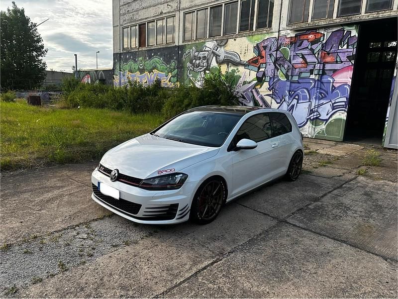 Weiß Gebraucht 2015 VW Golf VII GTI Limousine | 18.500 € (Fairer Preis) - Bild 1/4