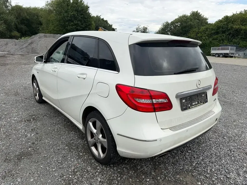 Gebraucht Mercedes B200 156 PS (114 kW) 2012 Weiß Kleinwagen
