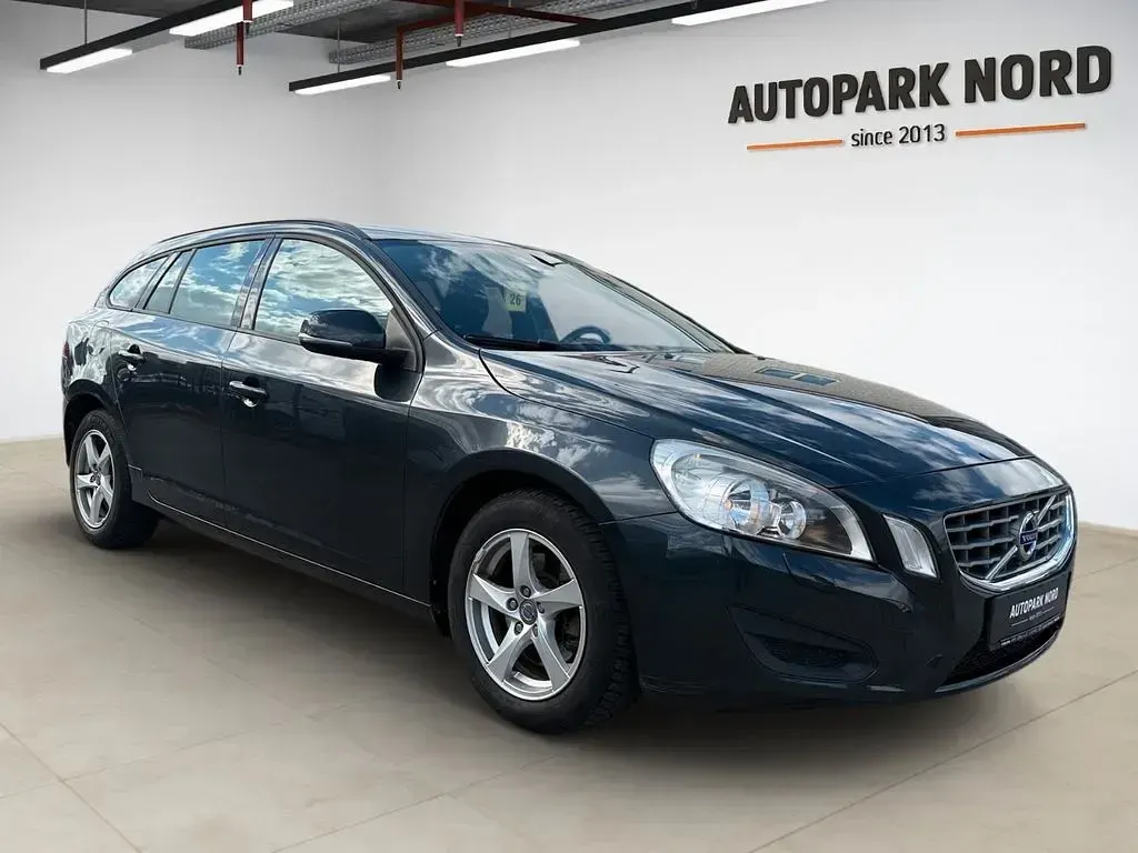 Gebraucht Volvo V60 Kinetic 114 PS (83 kW) 2013 Savile grey / metallic Kombi