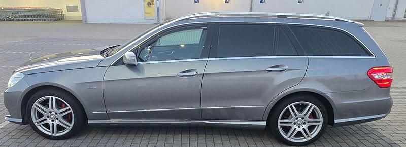 Silber Gebraucht 2011 Mercedes E350 Avantgarde Limousine | 20.999 € - Bild 1/4