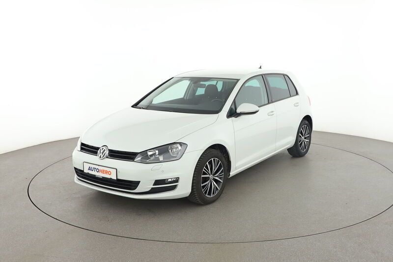 Weiß Gebraucht 2016 VW Golf VII Allstar Limousine | 15.130 € (Fairer Preis) - Bild 1/4