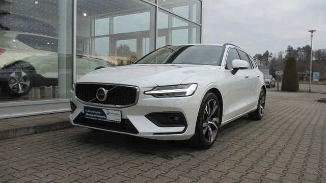 Weiß Gebraucht 2024 Volvo V60 Core Kombi | 42.800 € (Etwas zu teuer) - Bild 1/4
