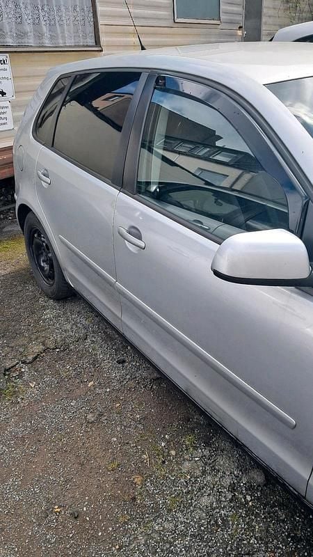 Gebraucht VW Polo 55 PS (40 kW) 2004 Silber Kleinwagen