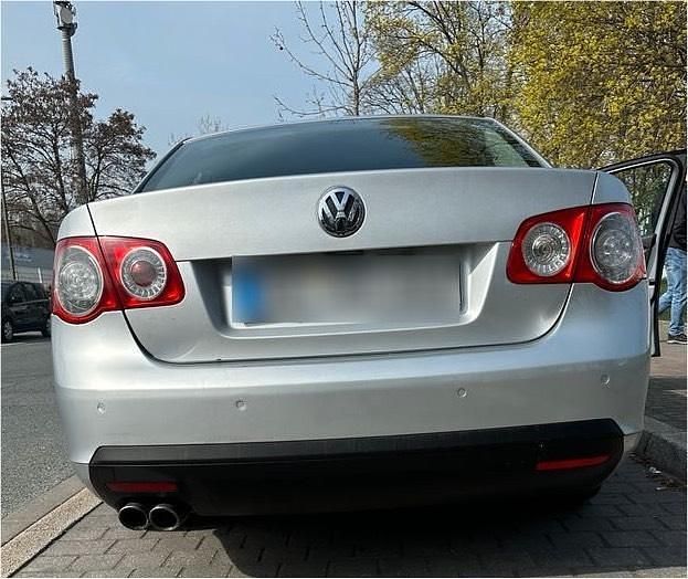 Gebraucht VW Jetta 170 PS (125 kW) 2006 Silber Limousine
