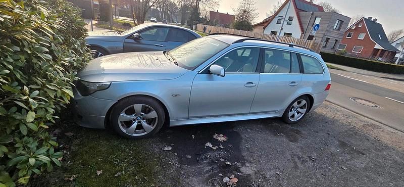 Gebraucht BMW 530 218 PS (160 kW) 2005 Silber Kombi