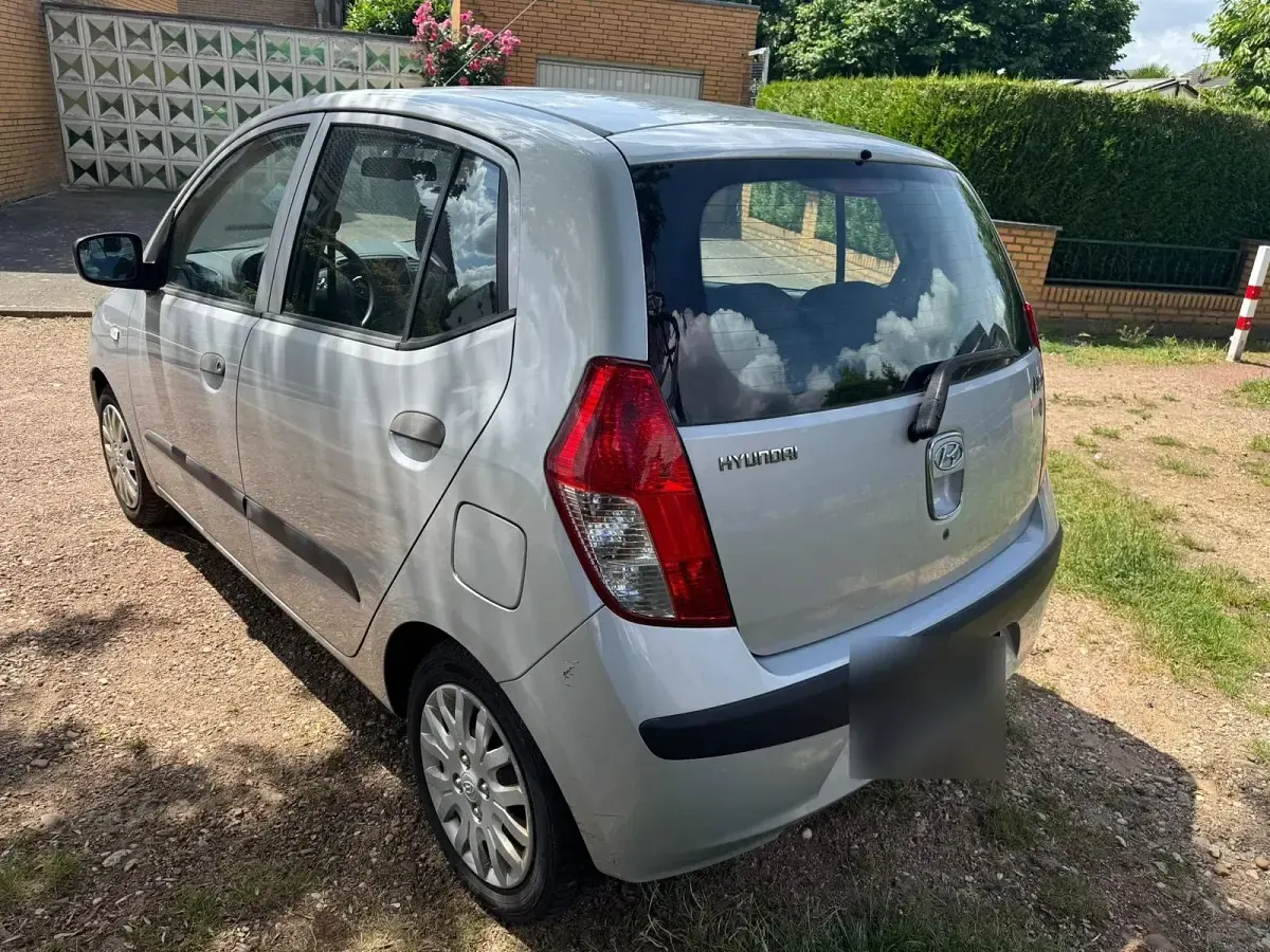 Gebraucht Hyundai i10 67 PS (49 kW) 2010 Silber Kleinwagen
