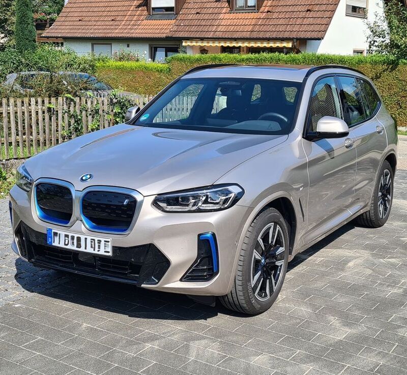 Silber Gebraucht 2024 BMW iX3 M Sport SUV | 51.500 € (Superpreis) - Bild 1/4