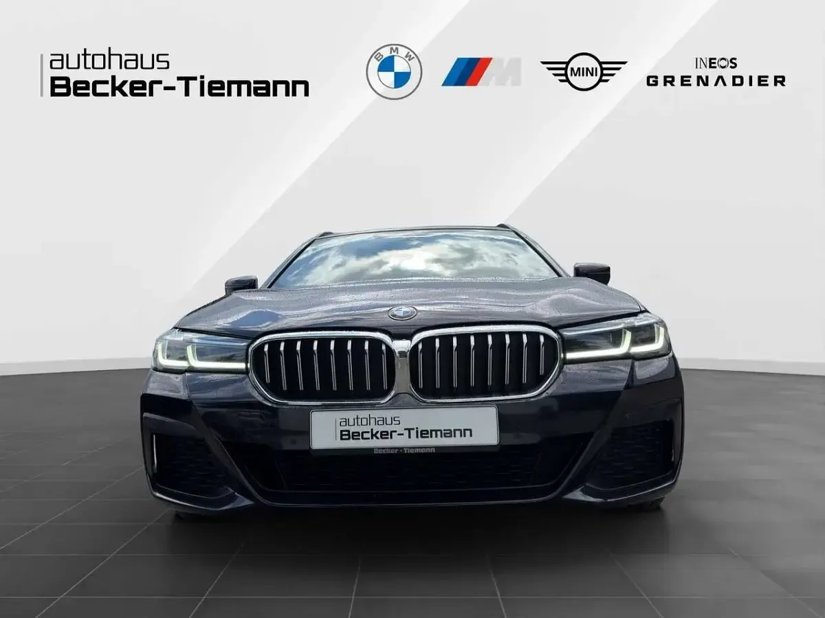 Gebraucht BMW 530 M Sport 286 PS (210 kW) 2022 Schwarz Kombi