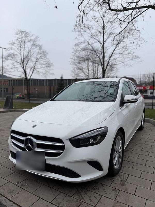Gebraucht Mercedes B200 163 PS (119 kW) 2020 Weiß Van / Kleinbus